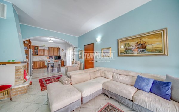 casa indipendente in vendita a Magnago