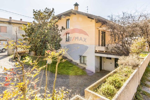 casa indipendente in vendita a Magnago