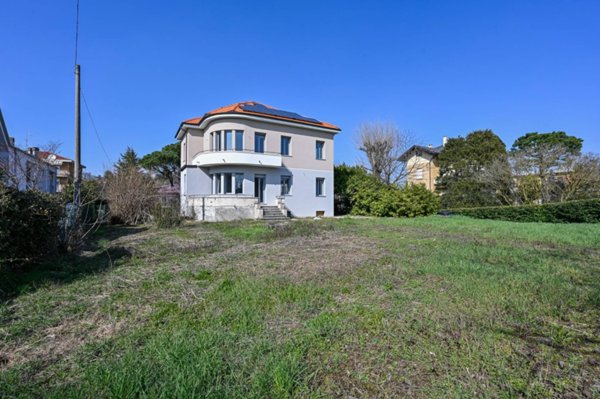 casa indipendente in vendita a Magnago