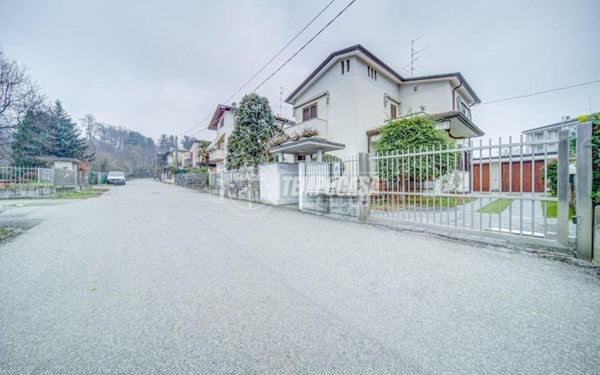 casa indipendente in vendita a Magnago