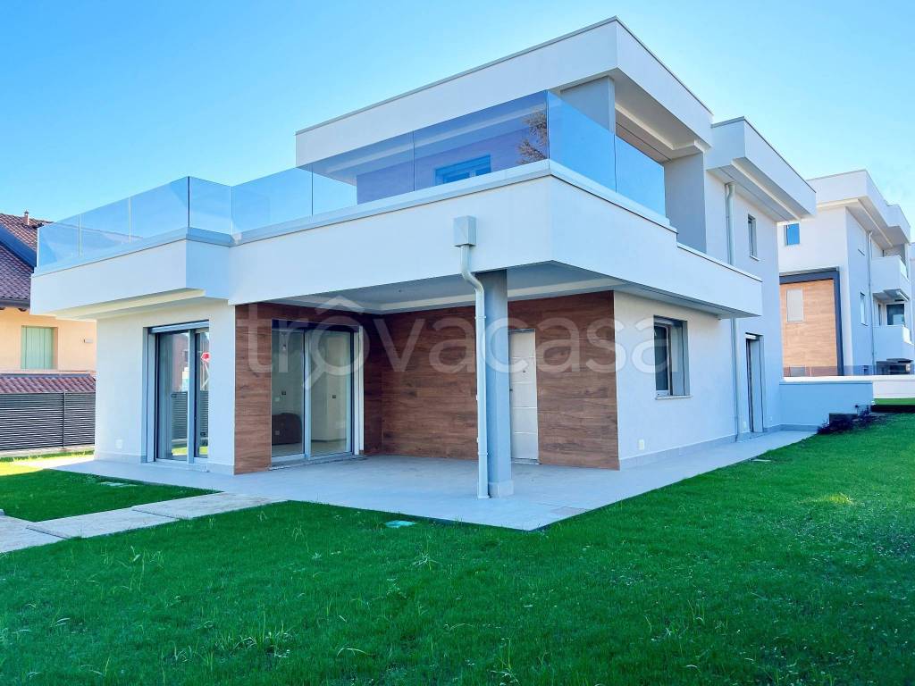 casa indipendente in vendita a Magnago