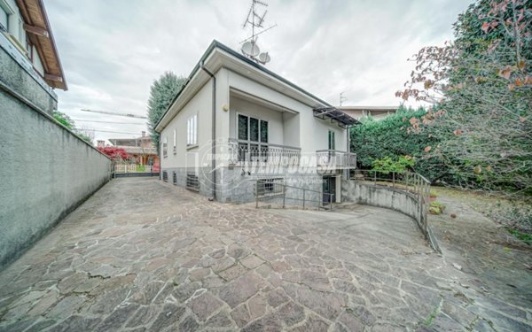 casa indipendente in vendita a Magnago