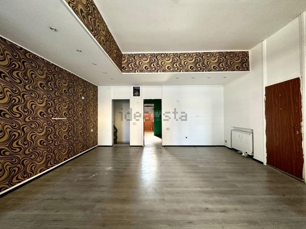 locale commerciale in vendita a Magnago