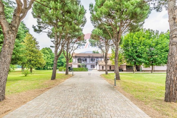 casale in vendita a Magnago