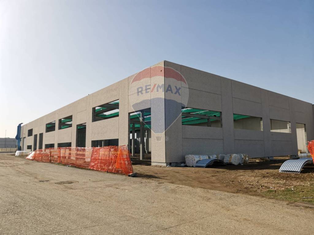 locale commerciale in vendita a Magnago