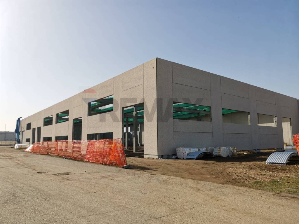 locale commerciale in vendita a Magnago