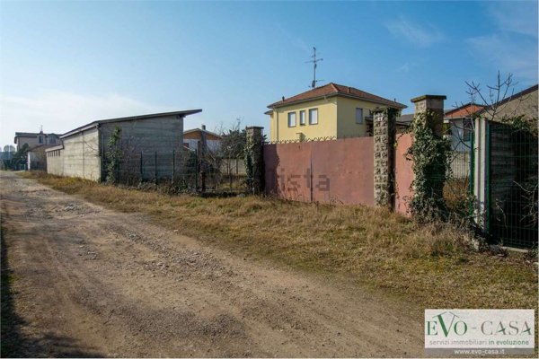 capannone in vendita a Magnago