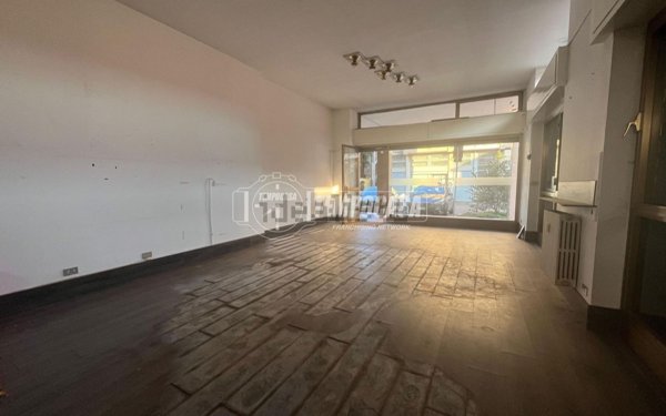 locale commerciale in vendita a Magnago