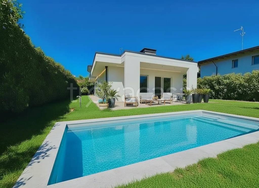 casa indipendente in vendita a Magnago