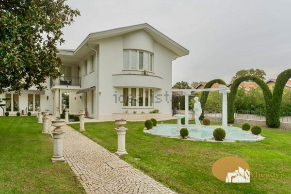 casa indipendente in vendita a Magnago