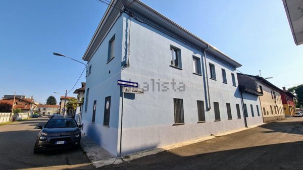casa semindipendente in vendita a Magnago in zona Bienate