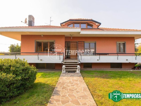 casa indipendente in vendita a Magnago in zona Bienate