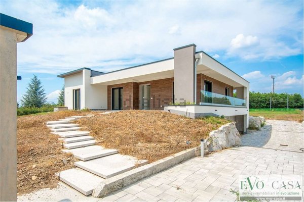 casa indipendente in vendita a Magnago