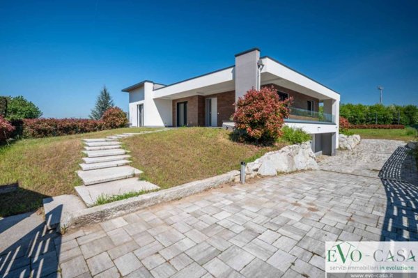 casa indipendente in vendita a Magnago