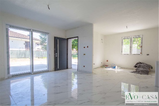 casa indipendente in vendita a Magnago