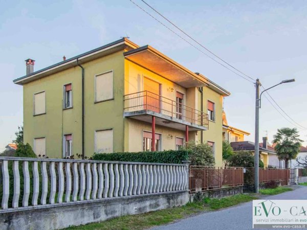 casa indipendente in vendita a Magnago