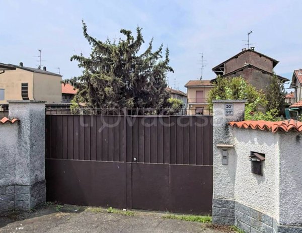 casa indipendente in vendita a Magnago