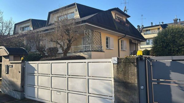 casa indipendente in vendita a Magnago