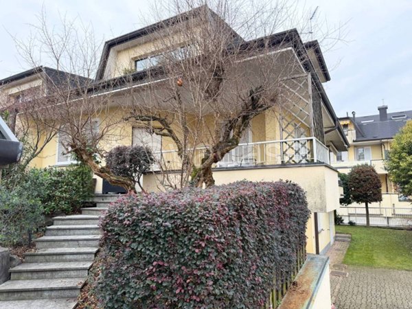 casa indipendente in vendita a Magnago