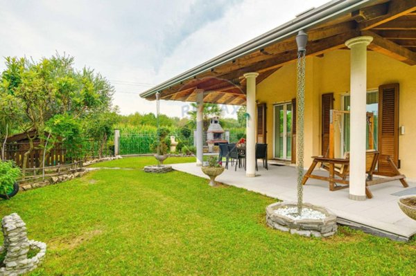 casa indipendente in vendita a Magnago