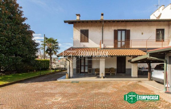 casa indipendente in vendita a Magnago in zona Bienate