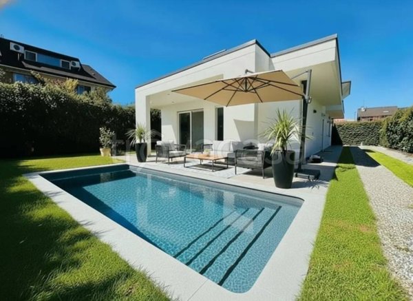 casa indipendente in vendita a Magnago