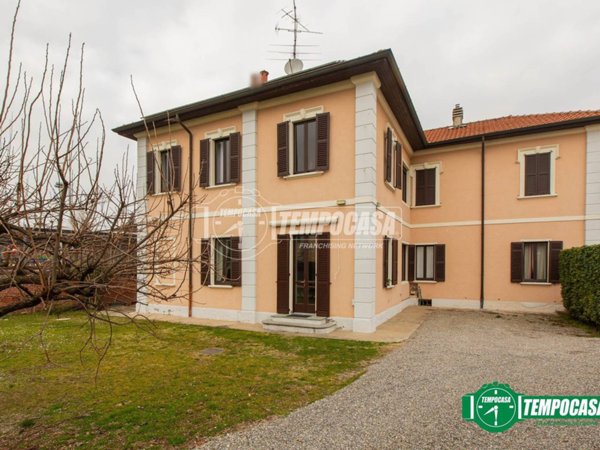 casa indipendente in vendita a Magnago