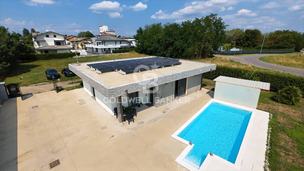 casa indipendente in vendita a Magnago