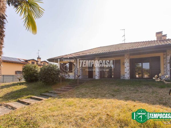 casa indipendente in vendita a Magnago