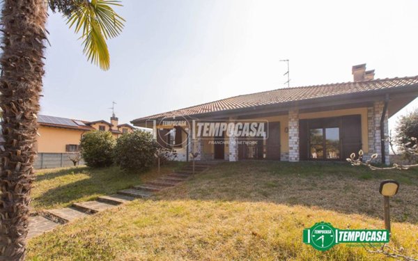 casa indipendente in vendita a Magnago