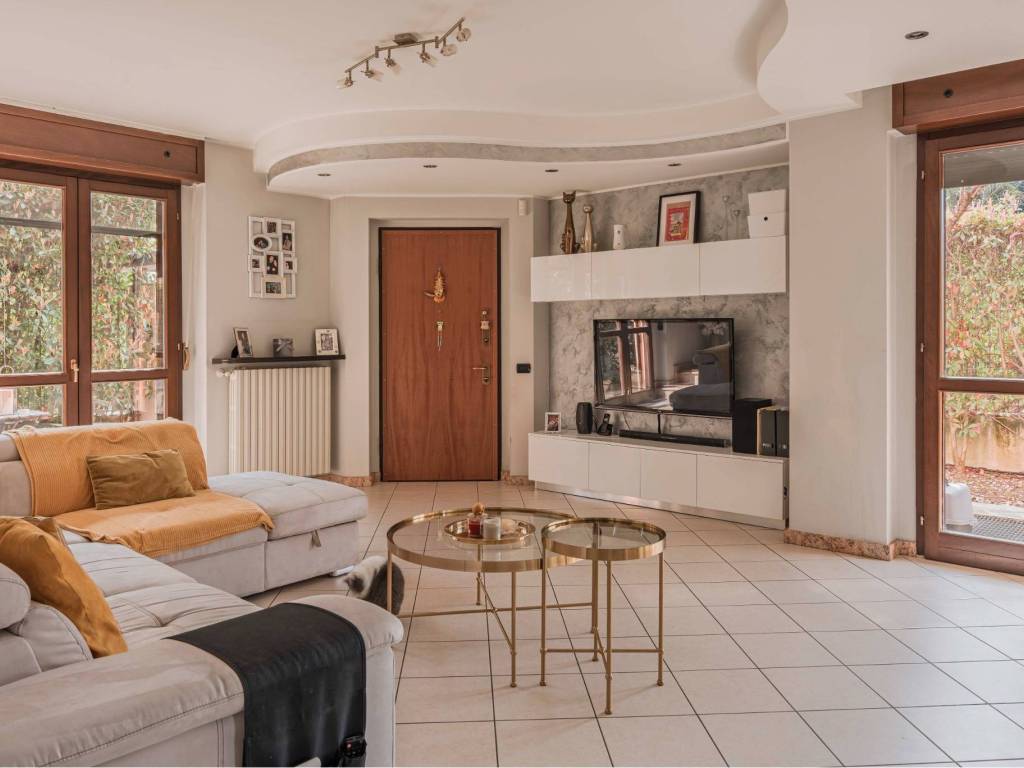 casa indipendente in vendita a Magnago