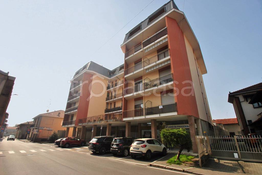 appartamento in vendita a Magnago in zona Bienate