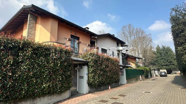 casa indipendente in vendita a Magnago