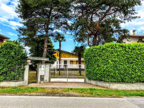 casa indipendente in vendita a Magnago