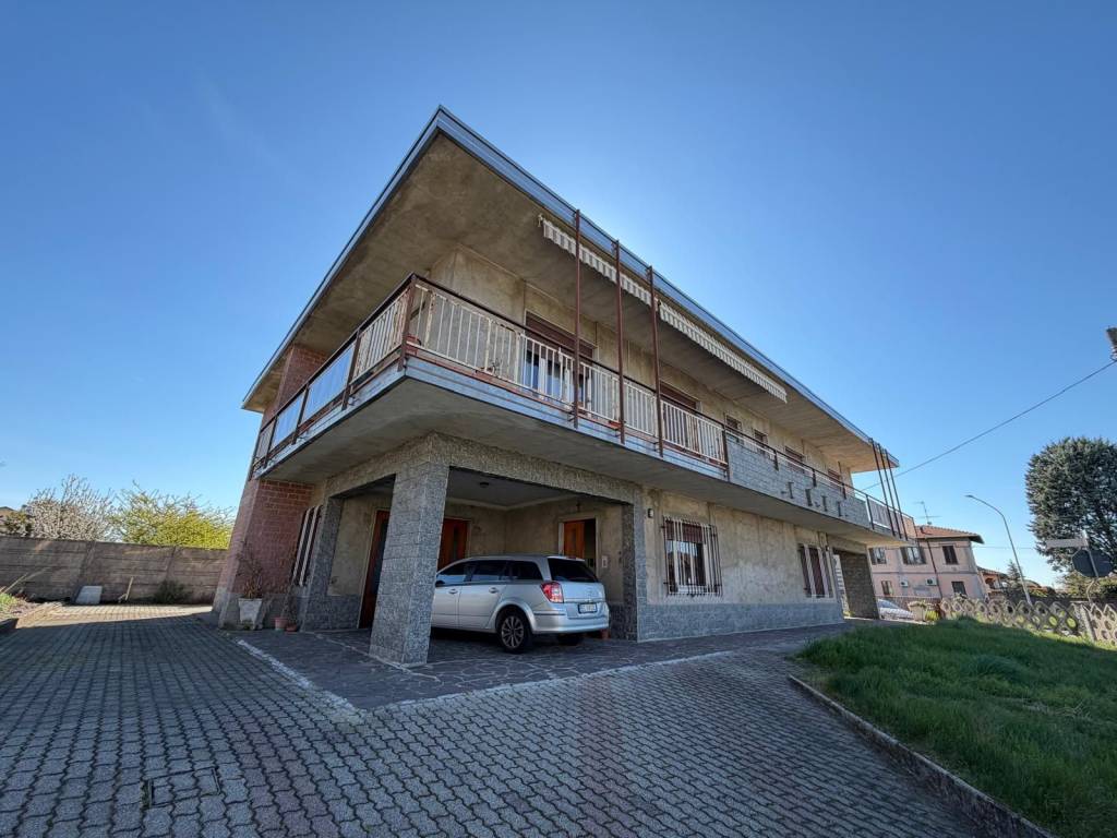 casa indipendente in vendita a Magnago