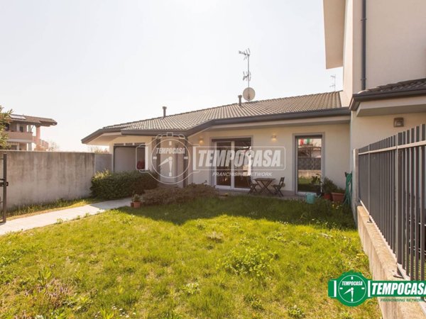 casa indipendente in vendita a Magnago