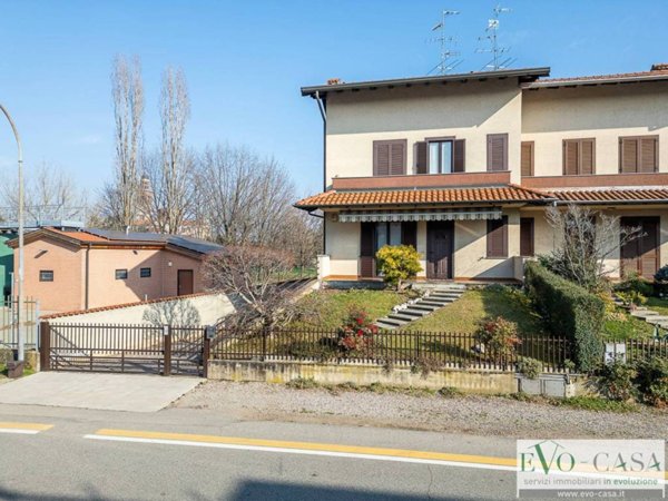 casa indipendente in vendita a Magnago