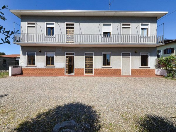 casa indipendente in vendita a Magnago