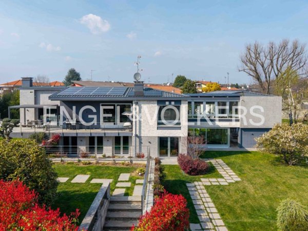 casa indipendente in vendita a Magnago