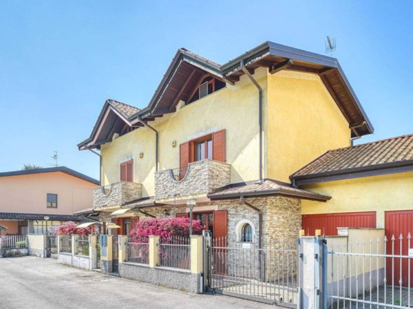 casa indipendente in vendita a Magnago