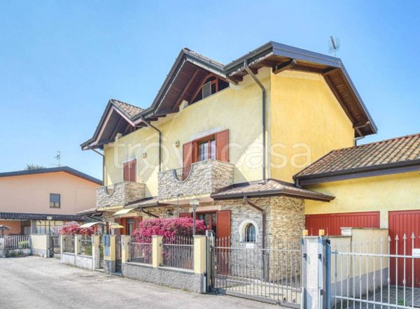 casa indipendente in vendita a Magnago
