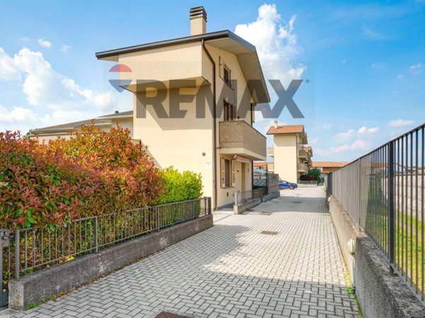 casa indipendente in vendita a Magnago