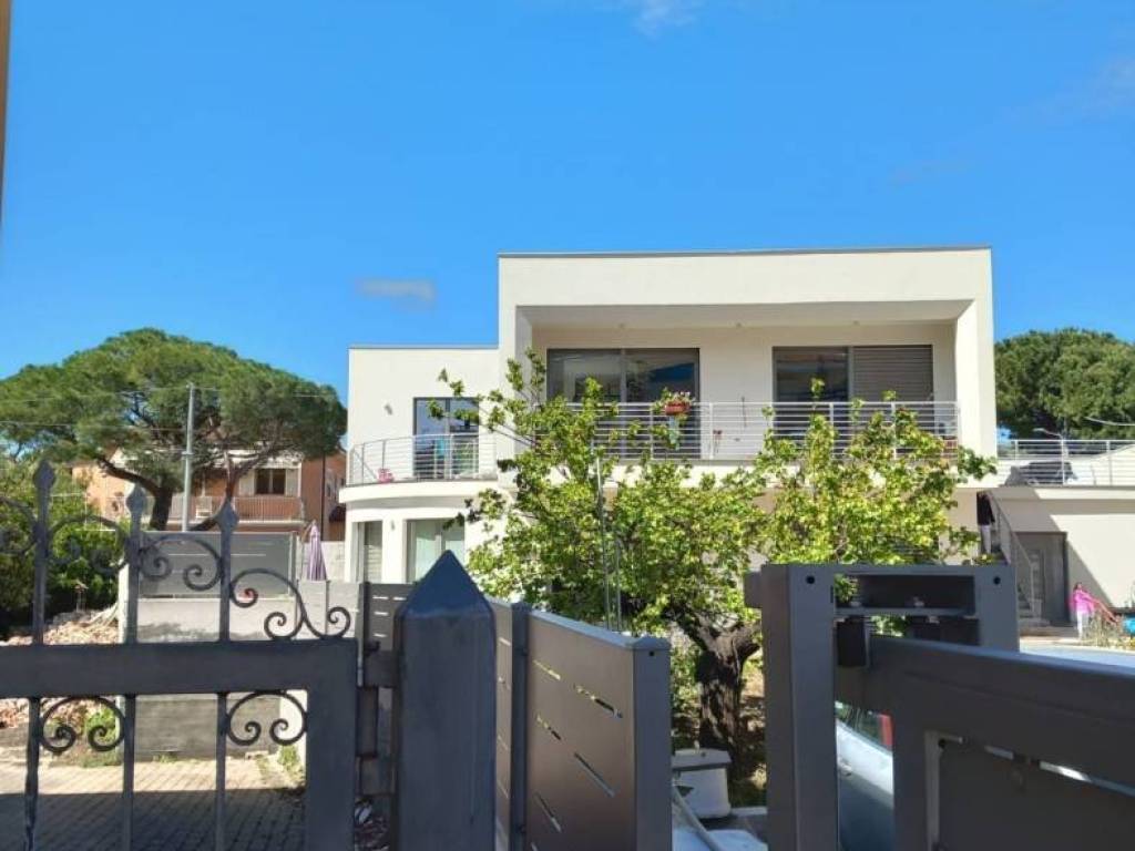 casa indipendente in vendita a Magnago