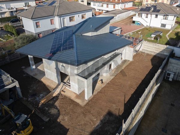 casa indipendente in vendita a Magnago
