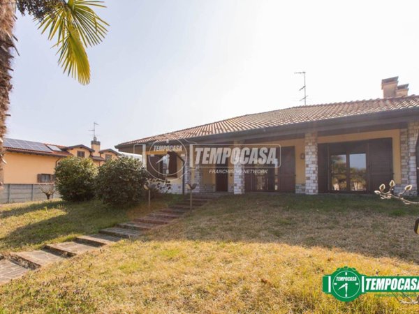 casa indipendente in vendita a Magnago in zona Bienate