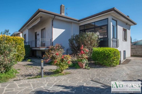 casa indipendente in vendita a Magnago