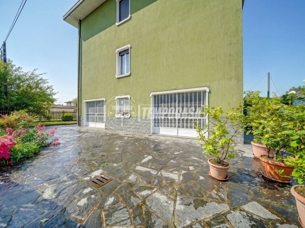 casa indipendente in vendita a Magnago