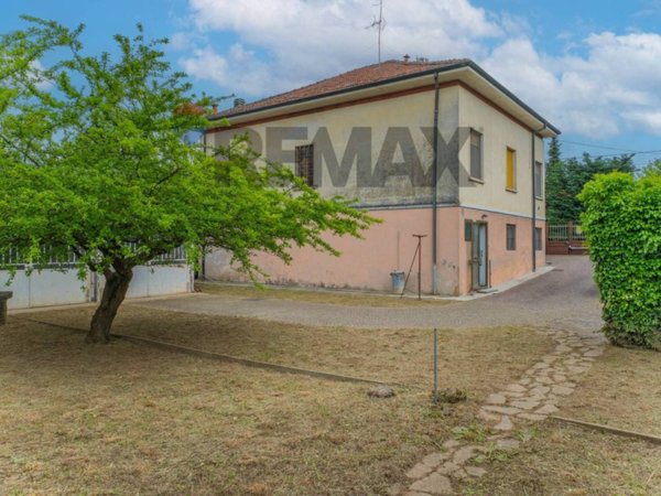 casa indipendente in vendita a Magnago