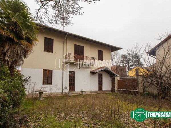 casa indipendente in vendita a Magnago