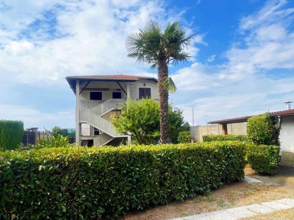 casa indipendente in vendita a Magnago in zona Bienate